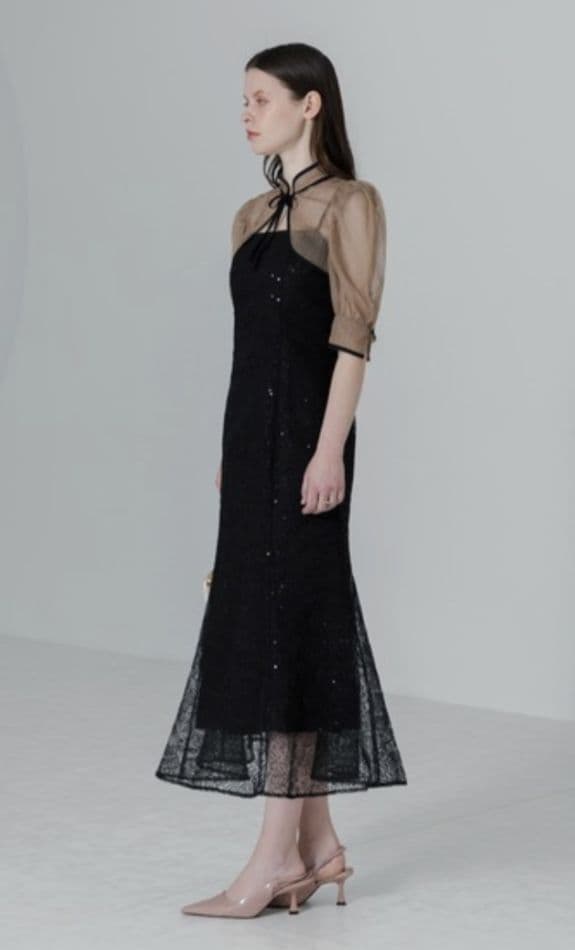 エレガントなブラックパーティードレス