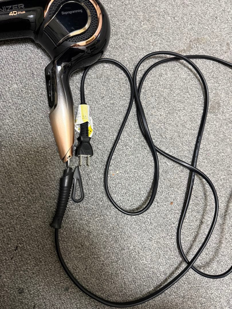 商品説明 Repronizer 4D Plus ドライヤーです。