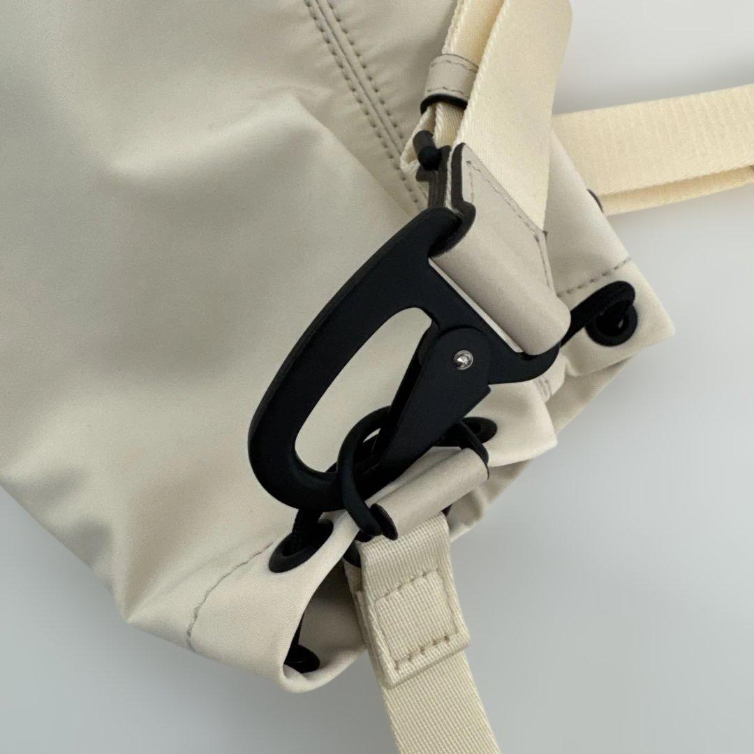 MONCLER アイボリー ショルダーバッグ