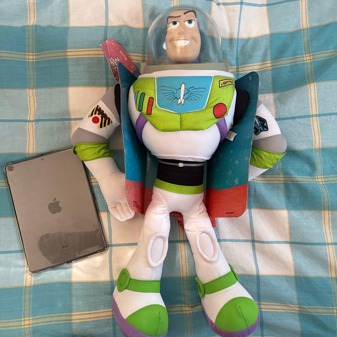 トイストーリー　バズ・ライトイヤー ビッグサイズ トイ・ストーリー 30周年 リアルサイズトーキングフィギュア バズ