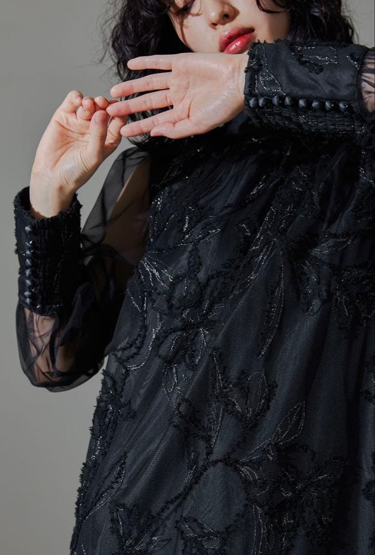 nianaフェザーフラワーチュールドレス