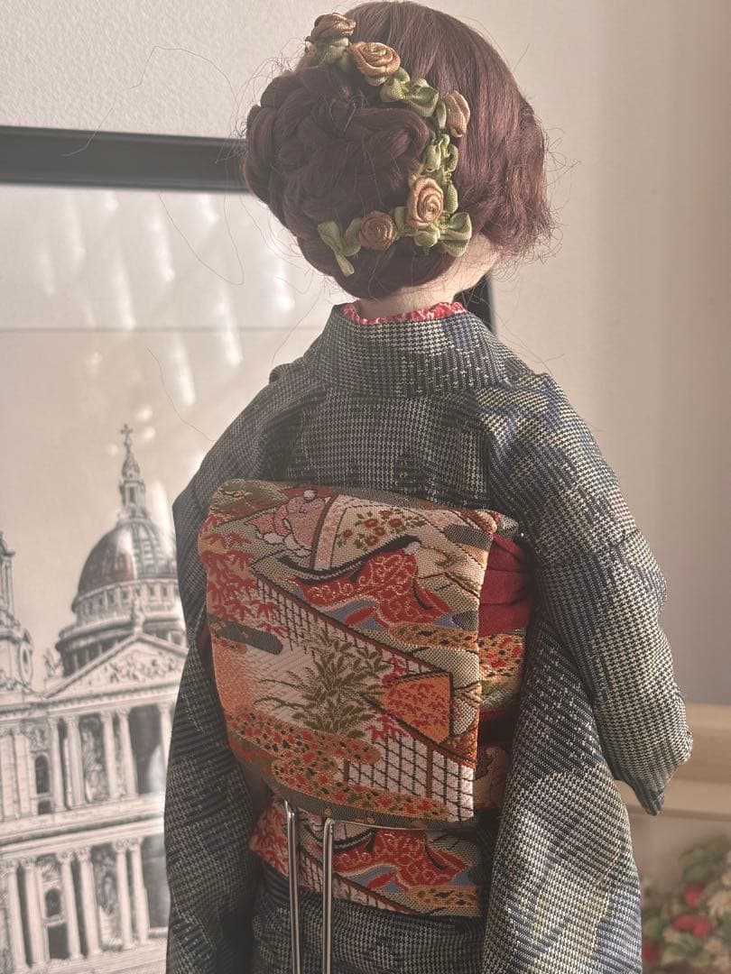 着物を着た人形 「かぐや姫」の帯柄が素敵です