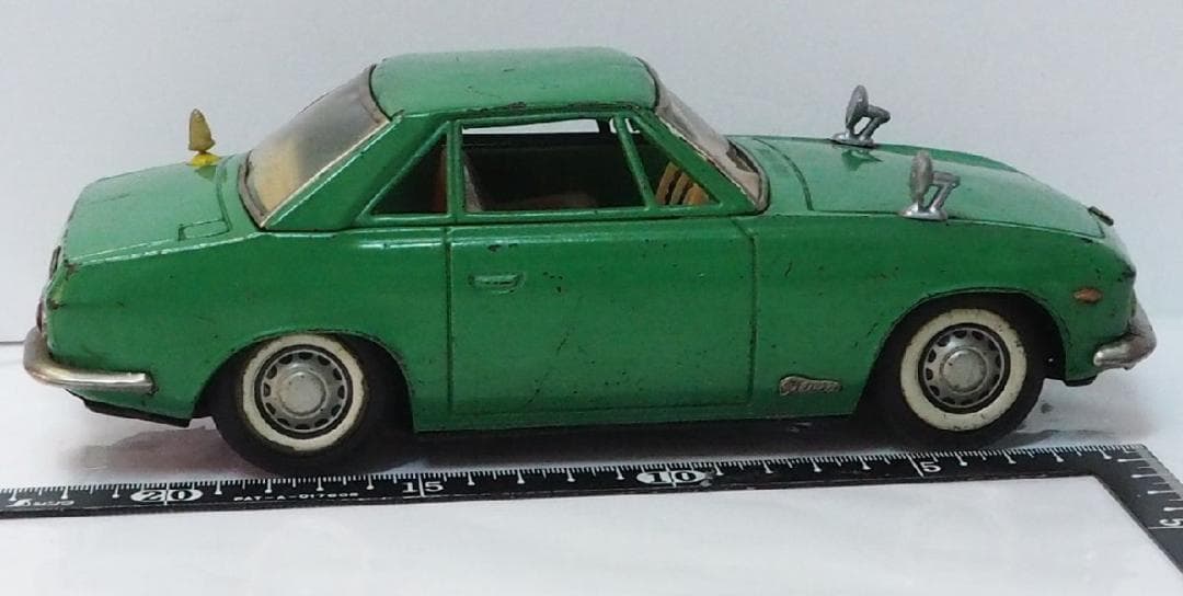 イチコー【初代 日産シルビア黄緑 フリクション無 改造有】ブリキ製ミニカー 箱無