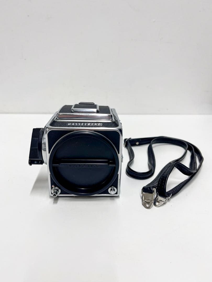 Hasselblad 503CX カメラボディとフィルムマガジンとストラップ Hasselblad 503CX カメラボディとフィルムマガジンとストラップ
