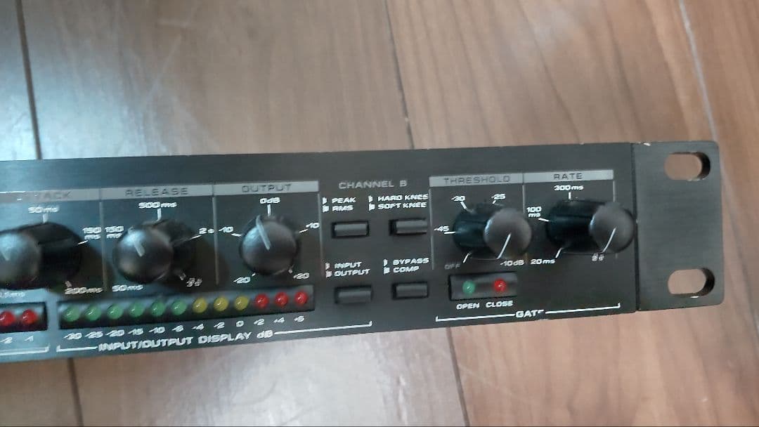 配信機器・PA機器・レコーディング機器 Alesis 3630 Compressor