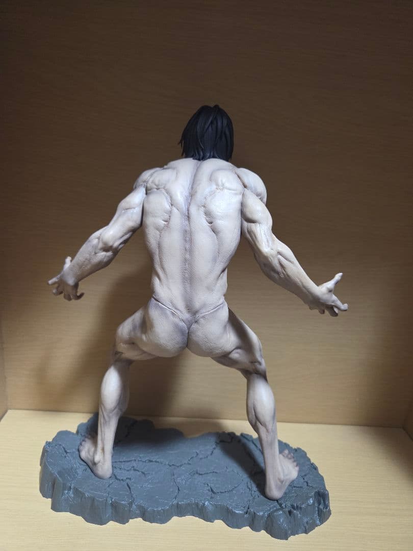 進撃の巨人　一番くじ　エレン(巨人)&女型の巨人フィギュア