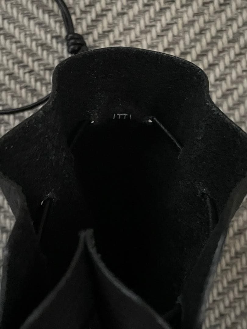 itti 黒レザーポーチ 巾着　ブラック