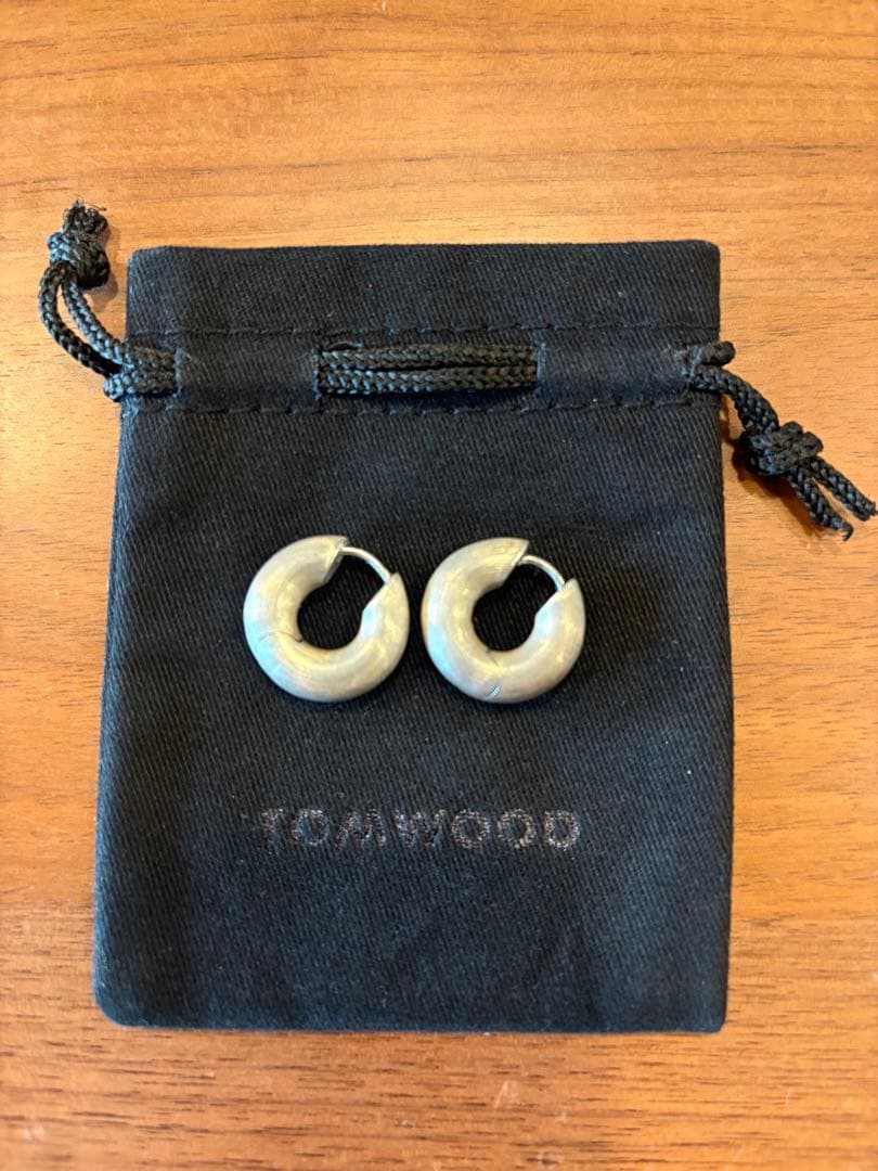TOM WOOD チャンキーフープ スモール ピアス シルバー 男女兼用】Tom Woodトムウッドチャンキーフープスモールピアス (Tom