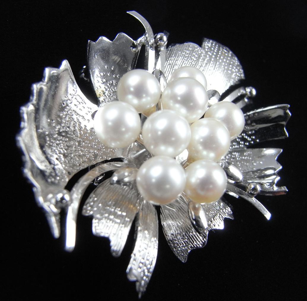 ☆925シルバー(銀製)☆本真珠ブローチ（アコヤ真珠) 9粒・兼 帯留め☆新品