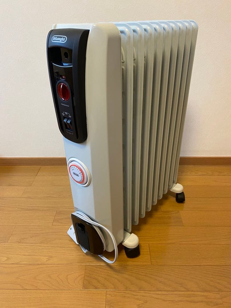 デロンギ オイルヒーター 9フィン サーモスタット付 H771015EFSN美品 デロンギ オイルヒーター 9フィン サーモスタット付 H771015EFSN美品