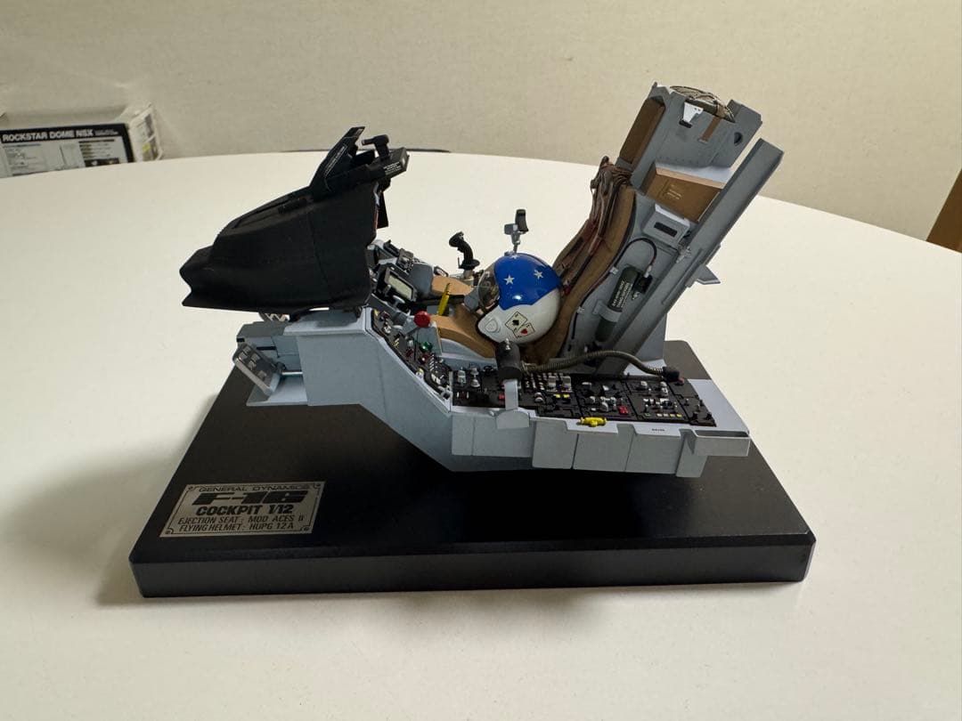 【完成品】1/12 エッシー F-16 コックピット 完成品】1/12 エッシー F-16 コックピット 模型・プラモデル