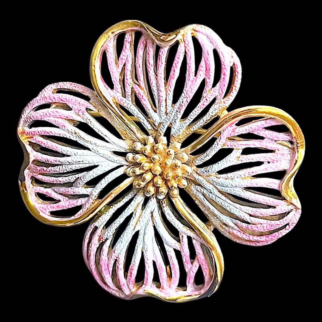 超レア☆CROWN TRIFARI☆ピンク＆ホワイト☆ハナミズキブローチセット