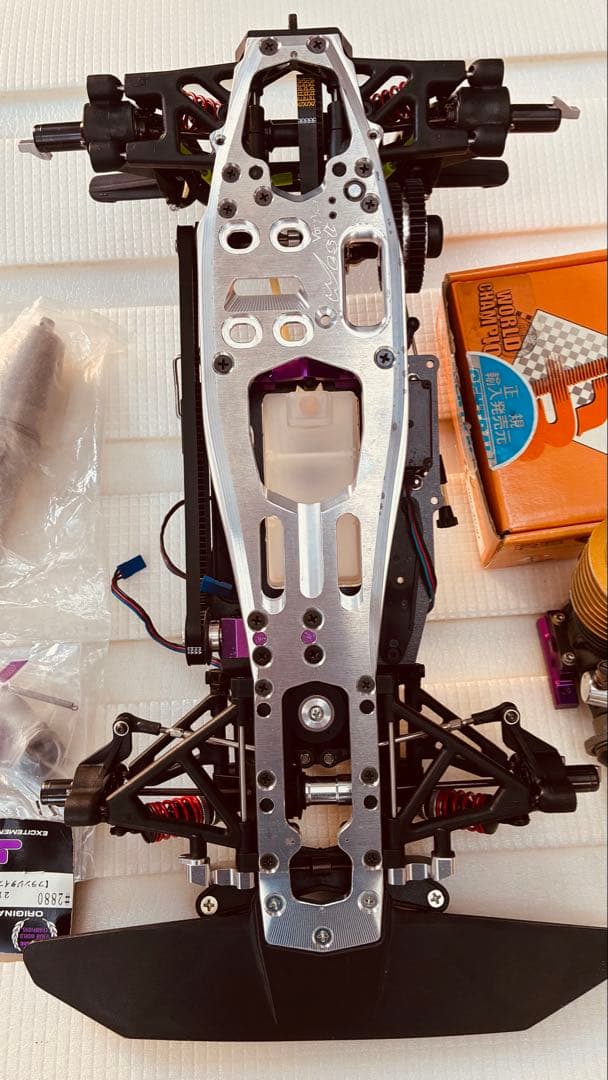 セントラルSerpent Vector 1/8レーシングカー