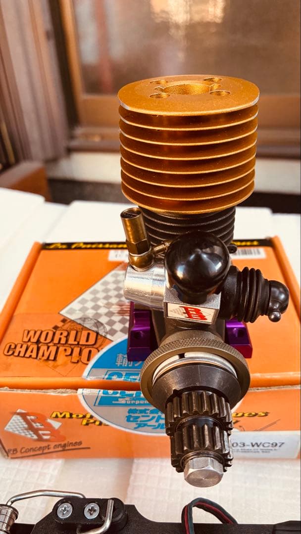 セントラルSerpent Vector 1/8レーシングカー