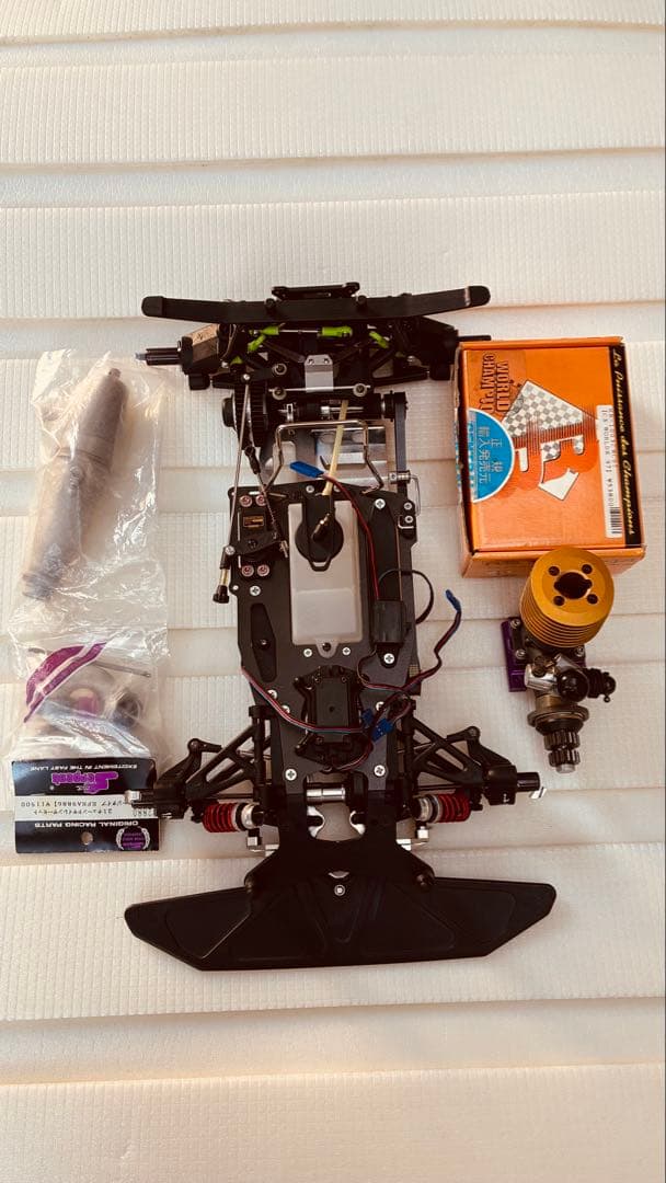 セントラルSerpent Vector 1/8レーシングカー