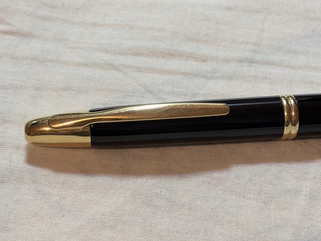 パイロット キャップレス万年筆 ゴールドトリム ブラック F字
