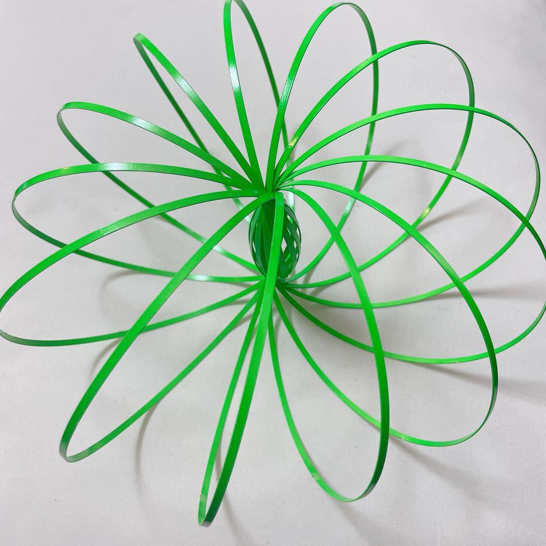 早い者勝ち✨3Dマジックリング　マジックスプリングブレスレット　グリーン