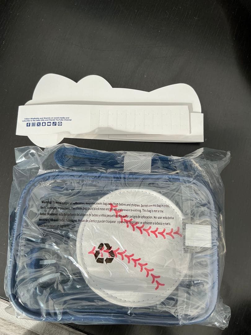 ドジャース × Hello Kitty クロスボディバッグ ポーチ 新品未開封