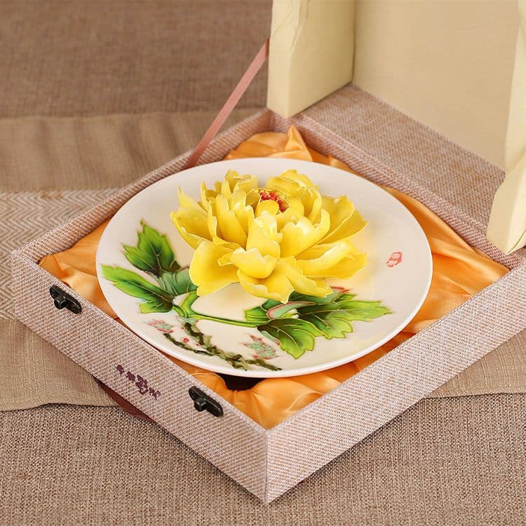 洛陽の牡丹の磁器の皿を手で描いて、中国式の家庭