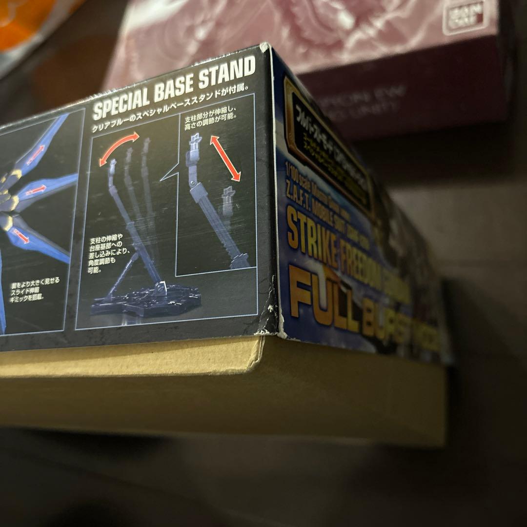 MG1/100ストライクフリーダムガンダム　フルバーストモード2点セット