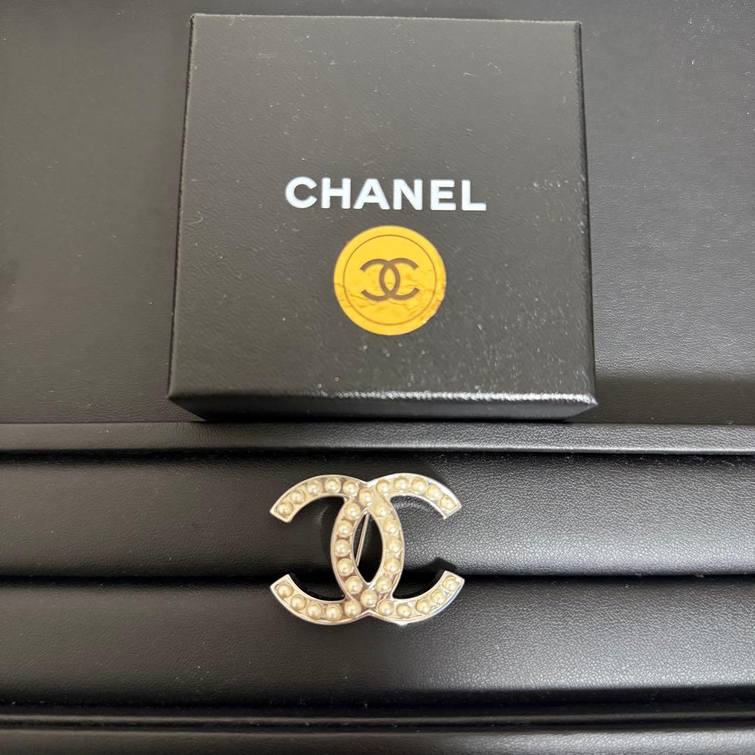 美品 シャネルブローチ CHANEL ピンブローチパールモチーフ ココマーク