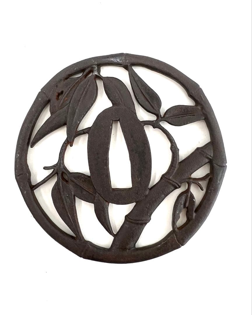 鉄製 鍔 竹と葉のデザイン 専用鍔桐箱付き　値下げ！