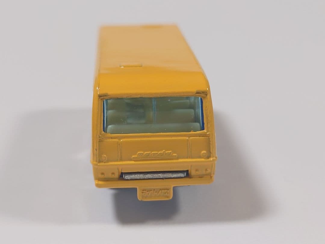 トミカ【46】 MAZDA LIGHT BUS ひまわり 幼稚園バス