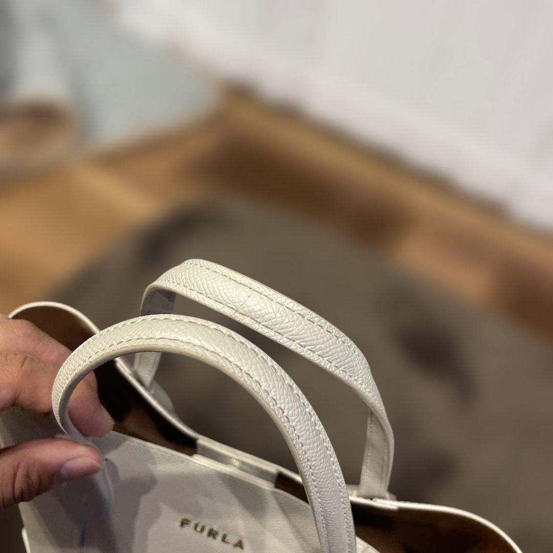 FURLA フルラ ヴィットリアM グレージュ グレー ハンドバッグトートバッグ