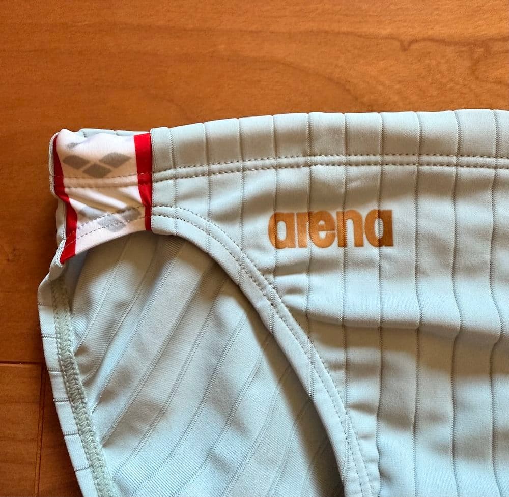 美品】ARENA ダブルマット ARN2027 ゴールドロゴ Sサイズ 競パン