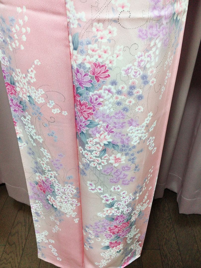 小花が可愛いピンクの小紋