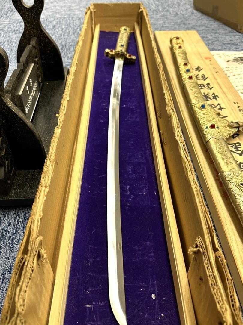 希少 黄金梨子地螺鈿餝剣 模造刀 刀掛け 共箱あり 宝剣