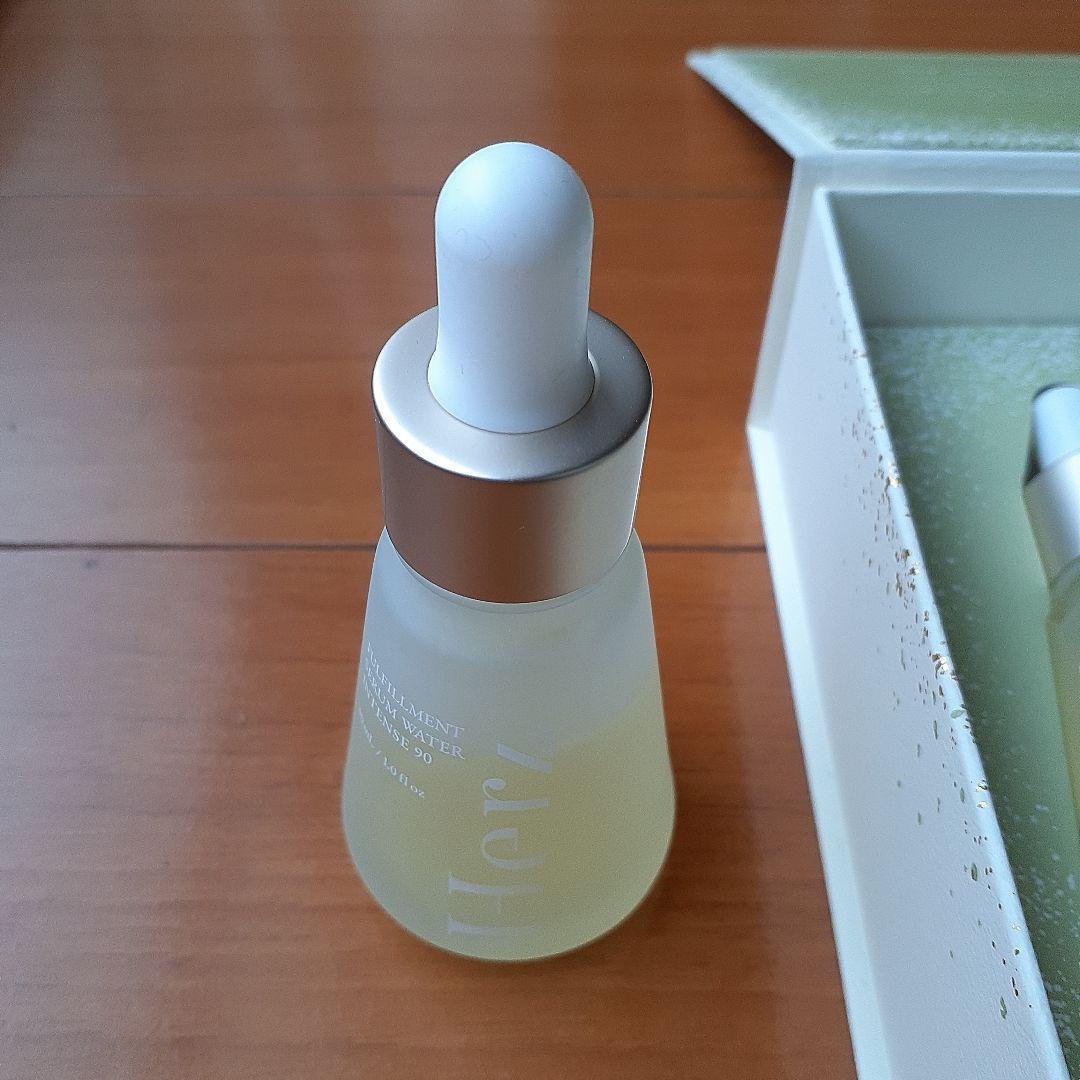 Herzヘルツスキン 美容液 ミニ化粧水付き ホリデーコレクション　&　もう1本