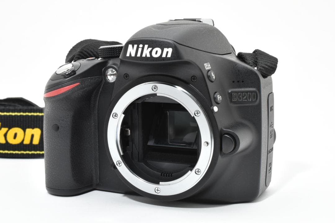 ☆撮影枚数3885枚・超美品☆ ニコン D3200 ボディ #20550