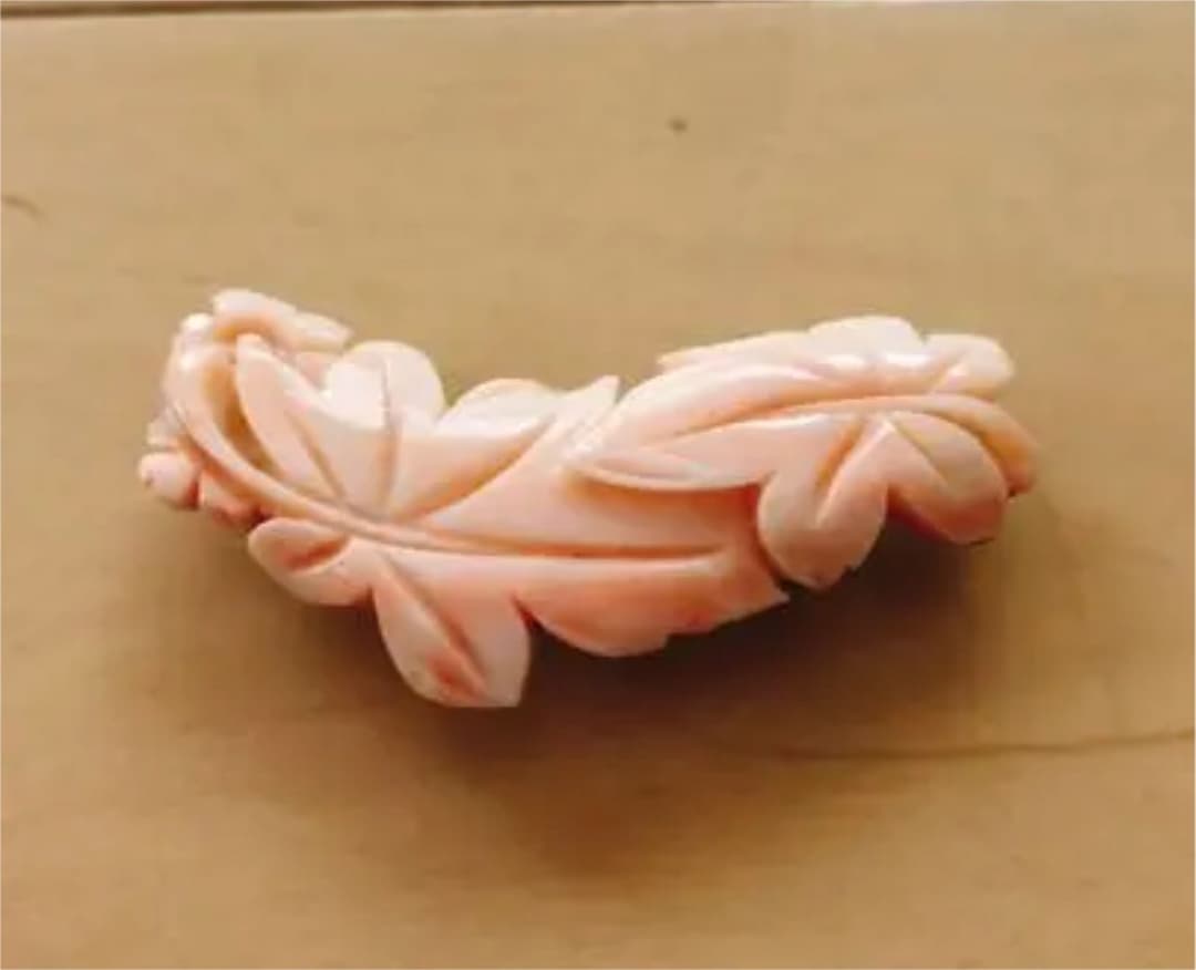 アンティーク☆本珊瑚 花 立体彫 帯留 横 着物 和装小物