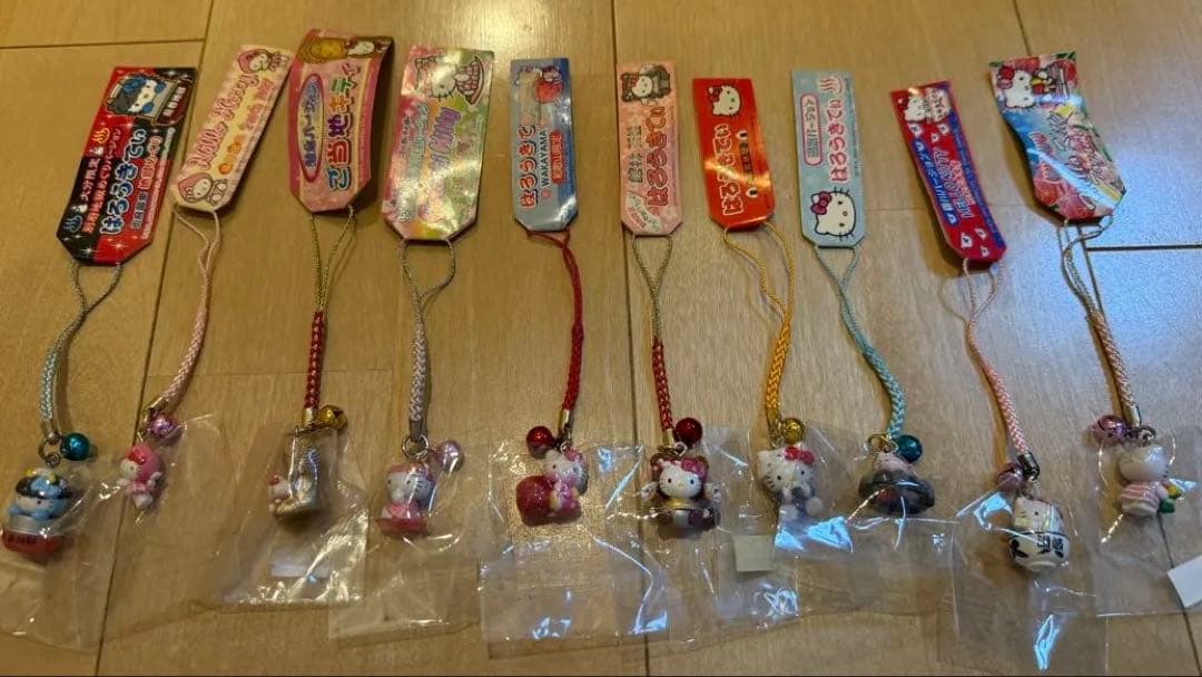 ご当地キティ 根付け ストラップ　キーホルダーまとめ売り　90個以上