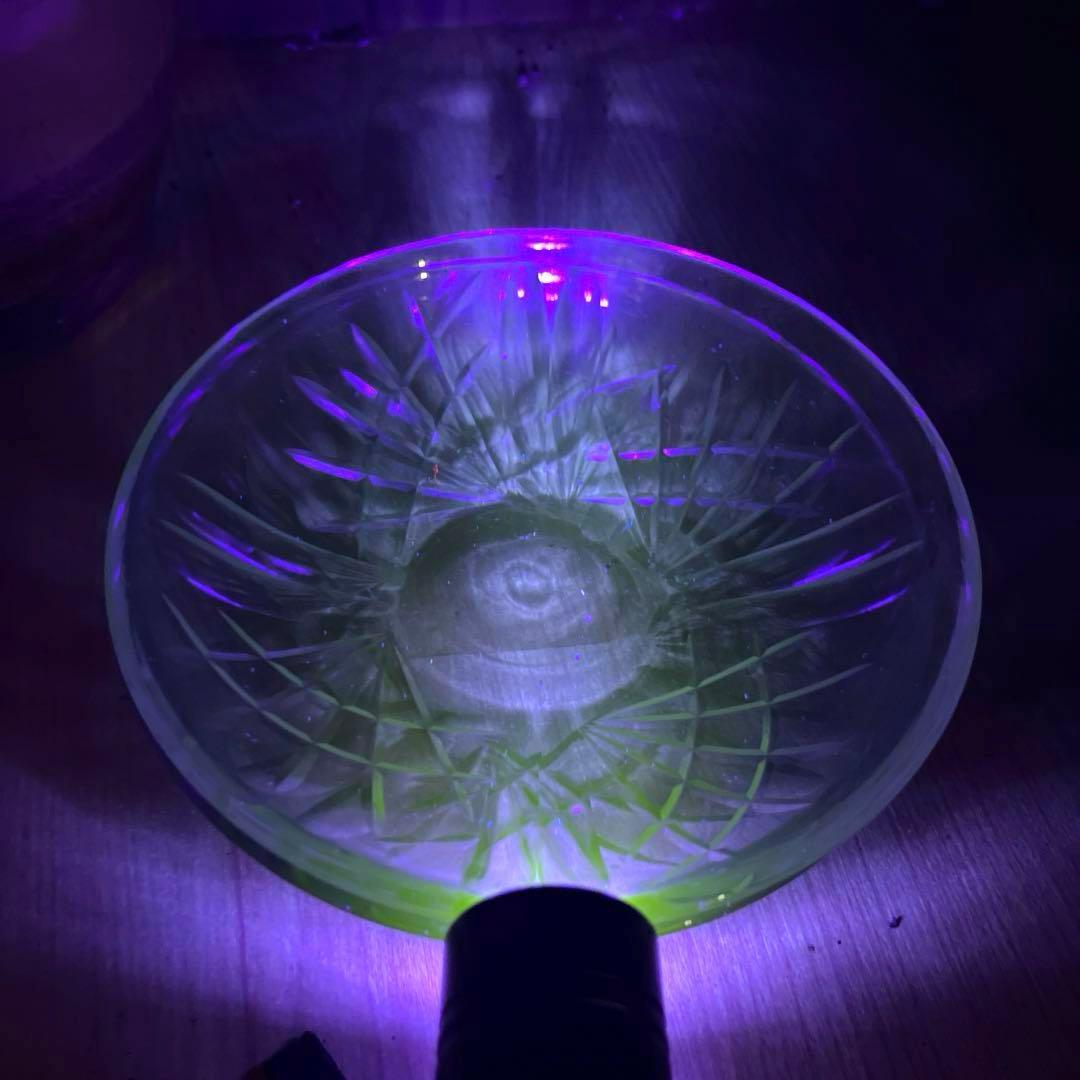 骨董 時代ガラス 希少 カーキ色 シンプルカット 平鉢 中鉢 2客 ウラン