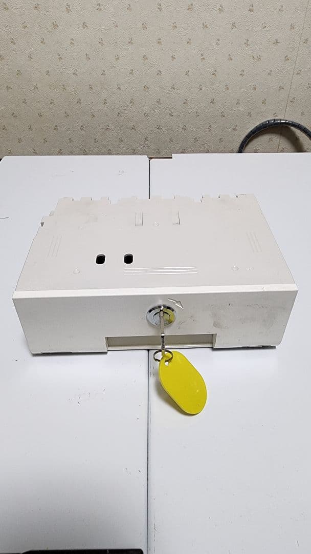 新紙幣不可-新硬貨対応】自動釣銭機 富士電機 ECS-777