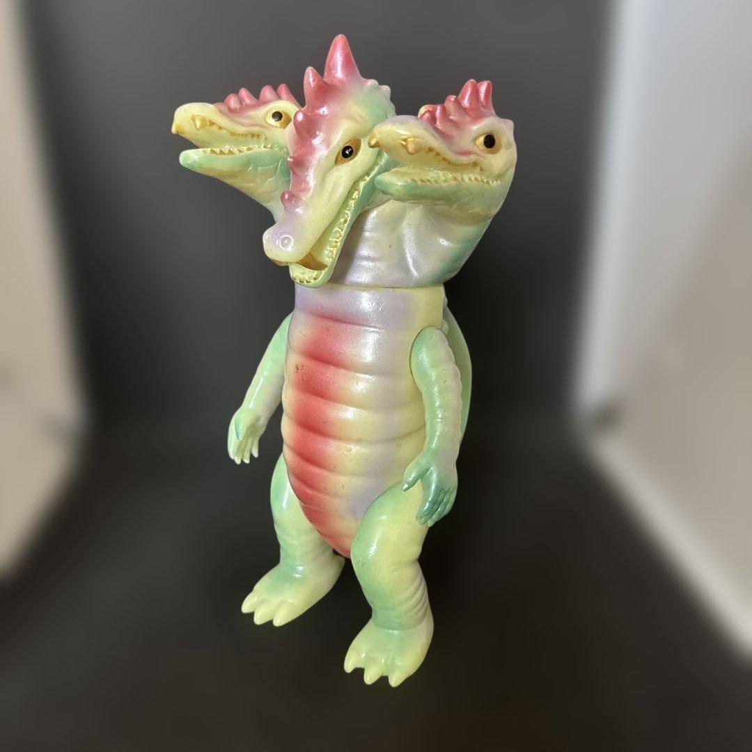 宇宙猿人ゴリ対スペクトルマン 古代怪獣 三つ首竜 蓄光版 ソフビ