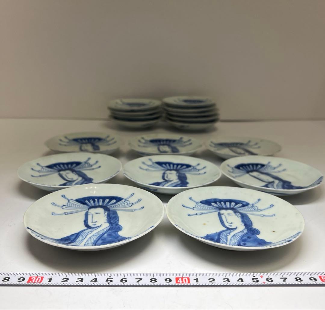 中国清朝時代 青花美人画小皿17枚 木箱 直径約11.5㎝東