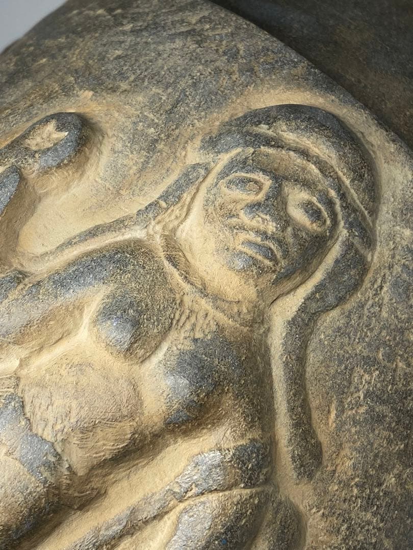 ニァーイースタン（アフガニスタン付近）発掘品 石造人物手彫飾瓶