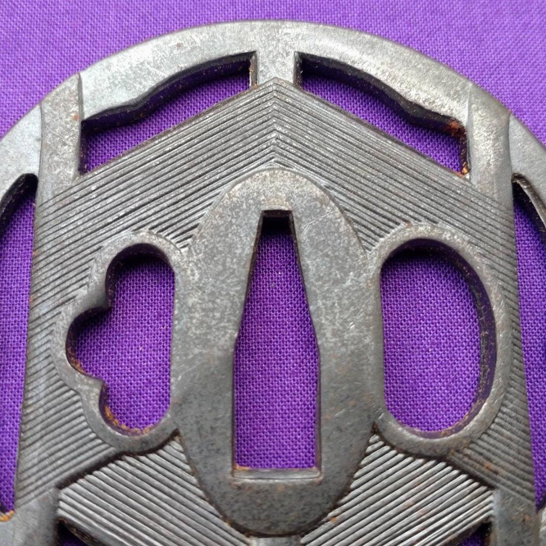 日本刀の鍔 直径約70㎜ 鍔 刀の鍔 鉄地 つば ツバ 鐔 　【9992】