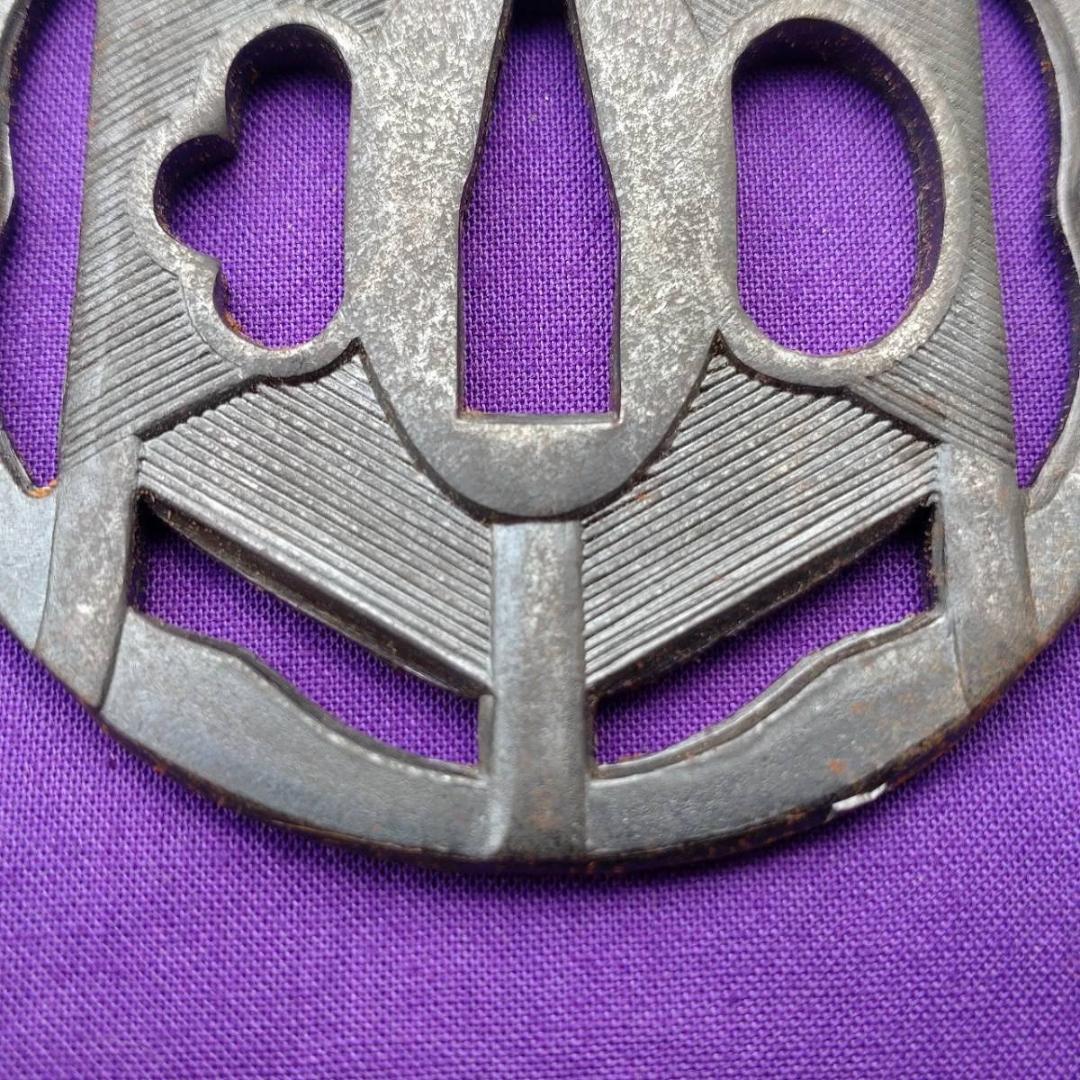 日本刀の鍔 直径約70㎜ 鍔 刀の鍔 鉄地 つば ツバ 鐔 　【9992】