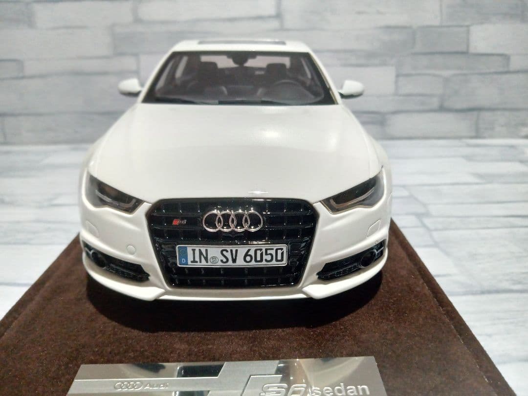 1/18 アウディS6 セダンミニカーホワイト50台限定品