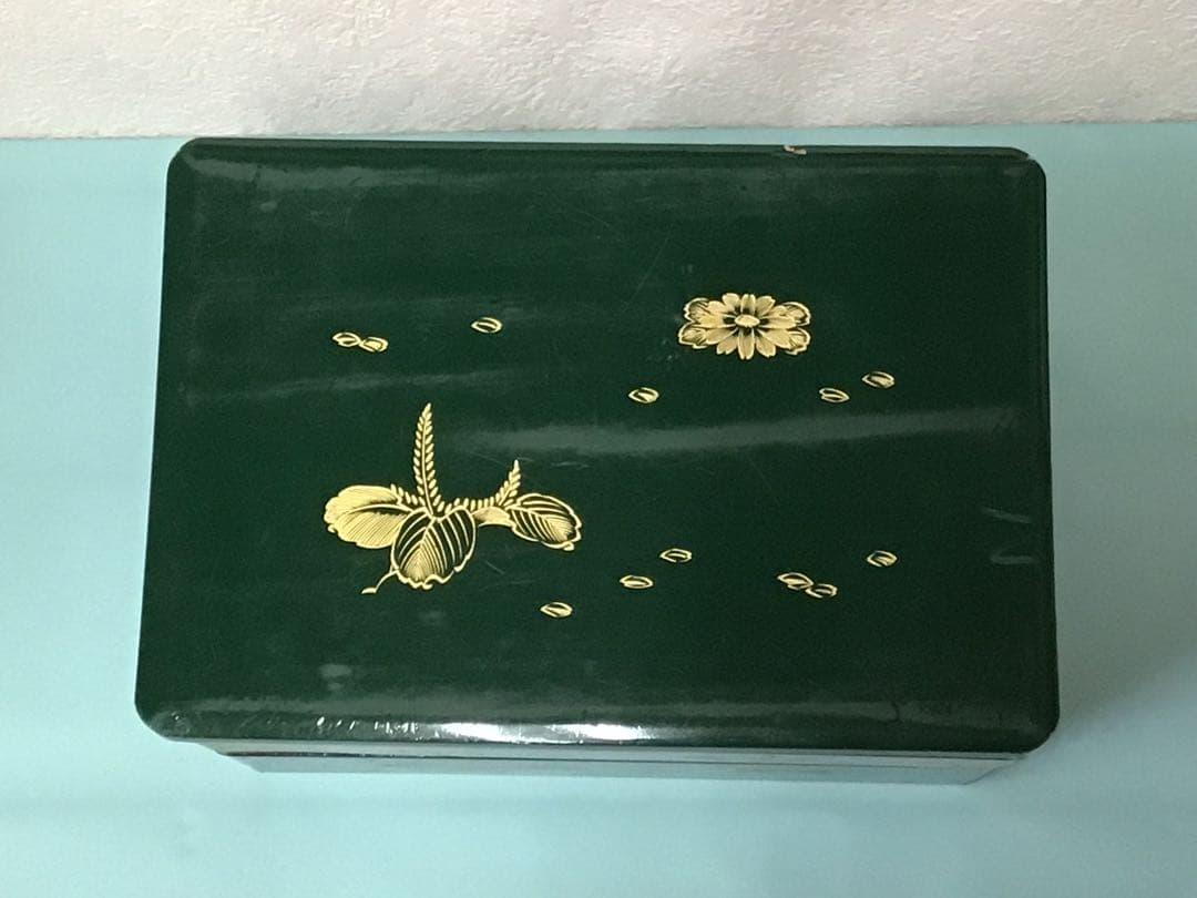 漆器　重箱　金色花模様　本漆　木製　重箱3点セット　木箱付き