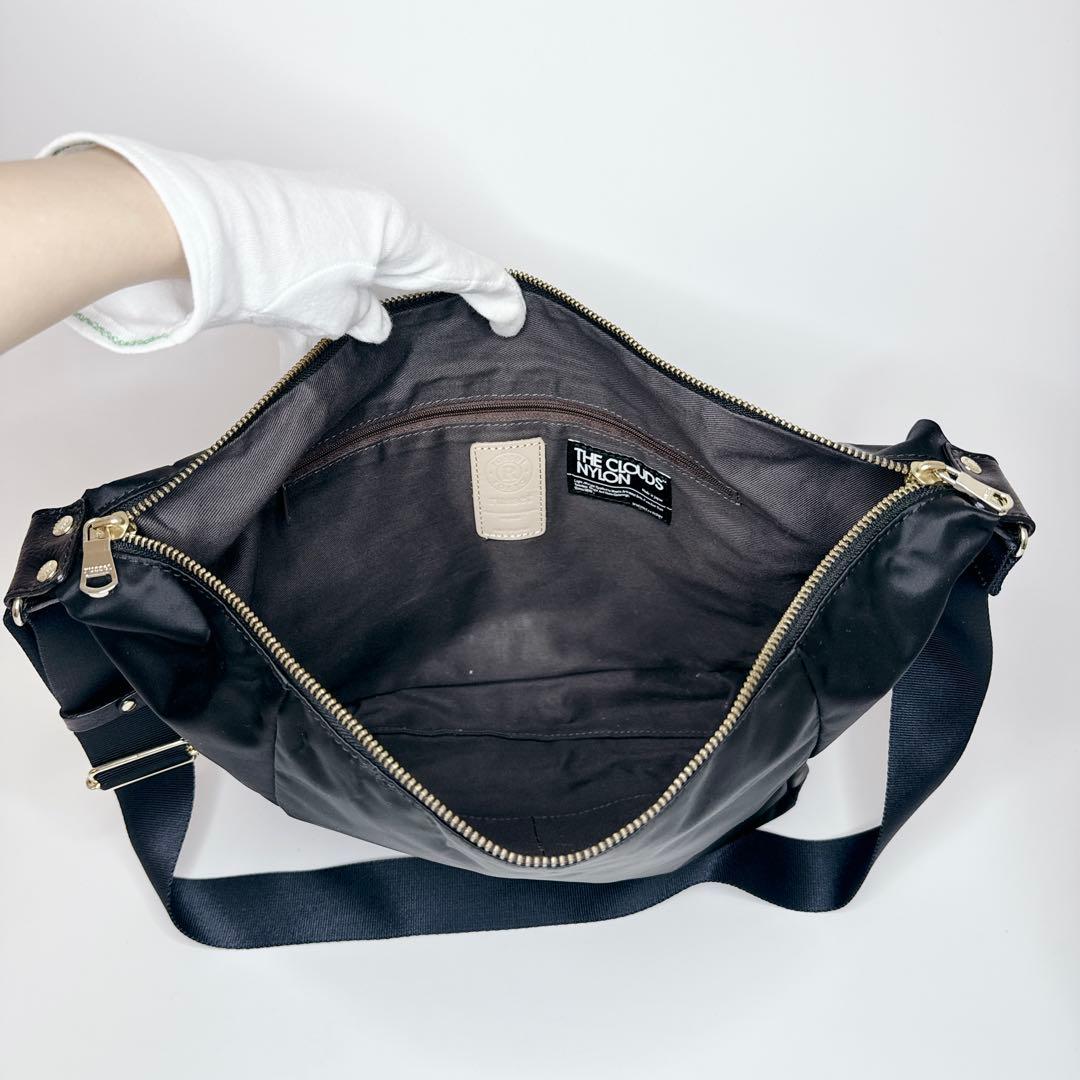 【人気商品】russet スリングバッグ　ナイロン　ブラック　ボディバッグ