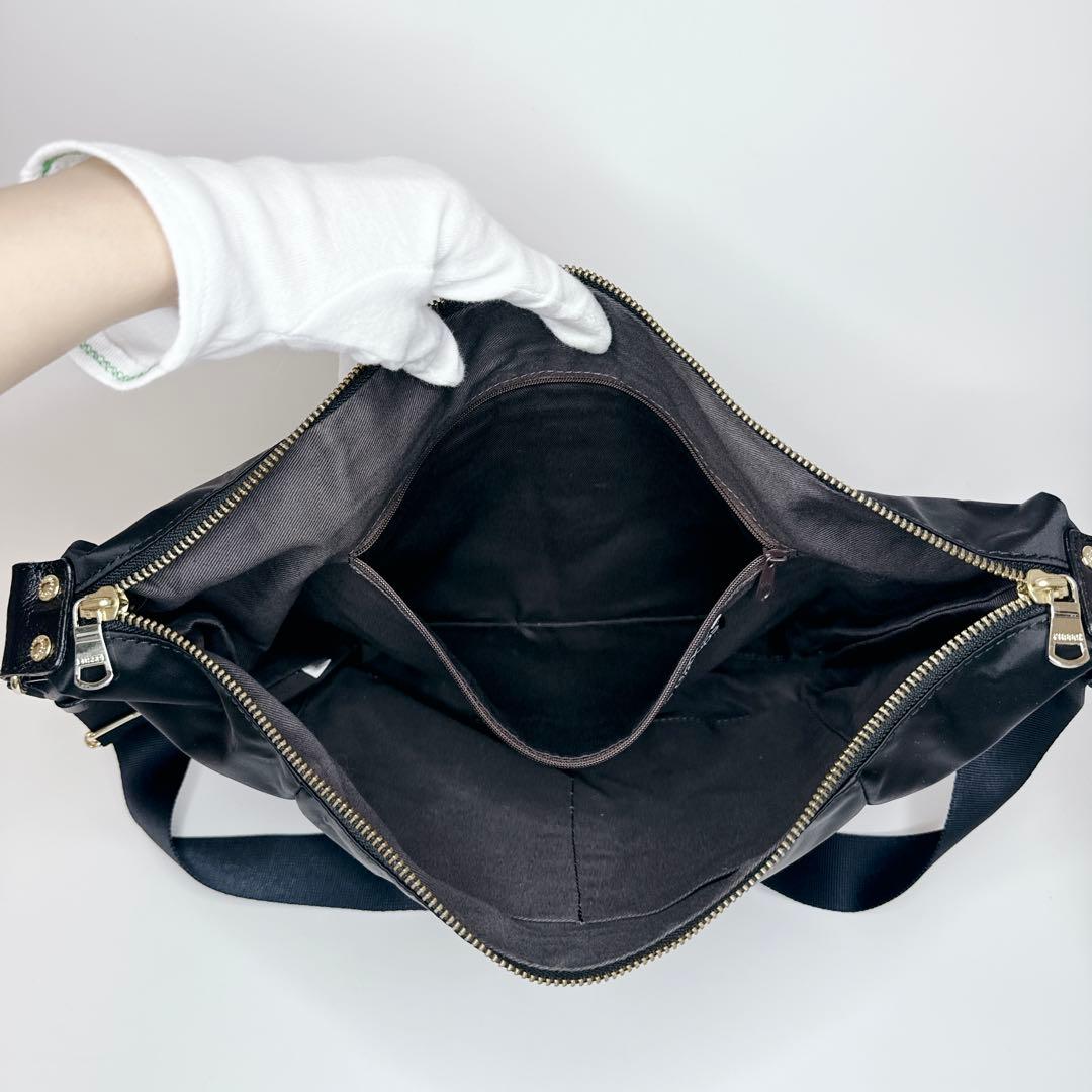 【人気商品】russet スリングバッグ　ナイロン　ブラック　ボディバッグ