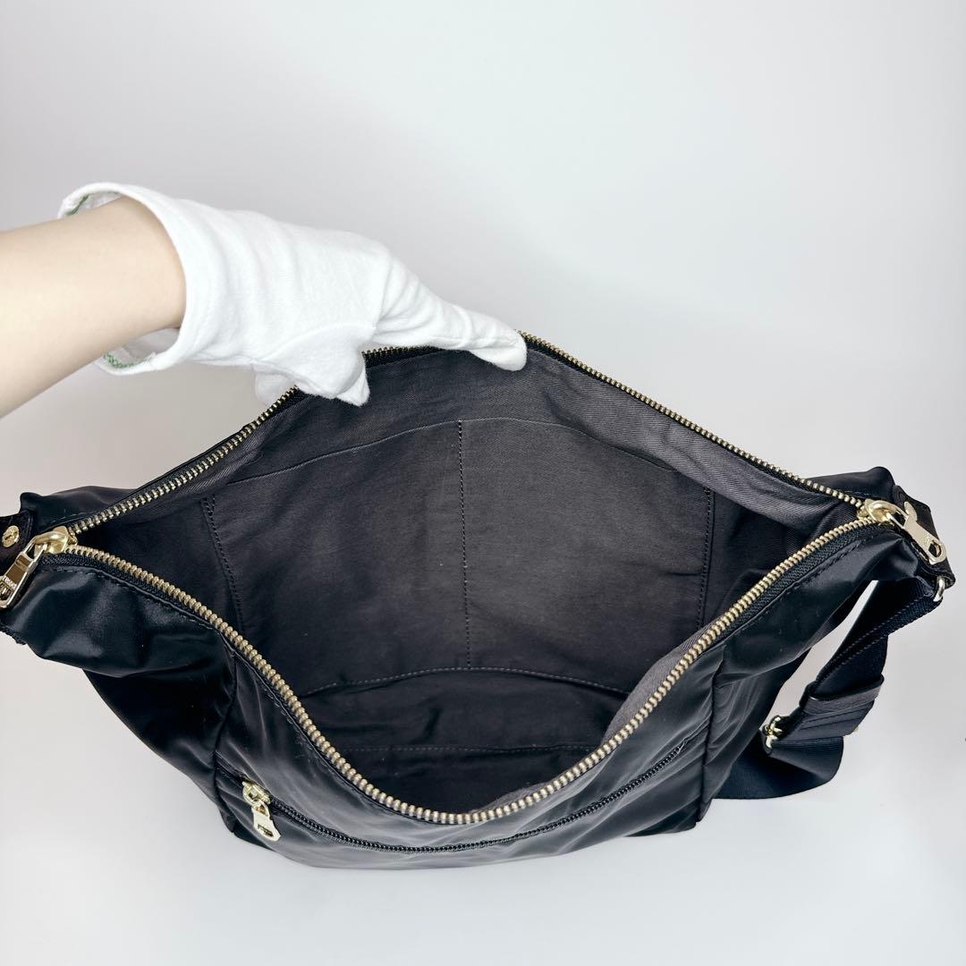 【人気商品】russet スリングバッグ　ナイロン　ブラック　ボディバッグ