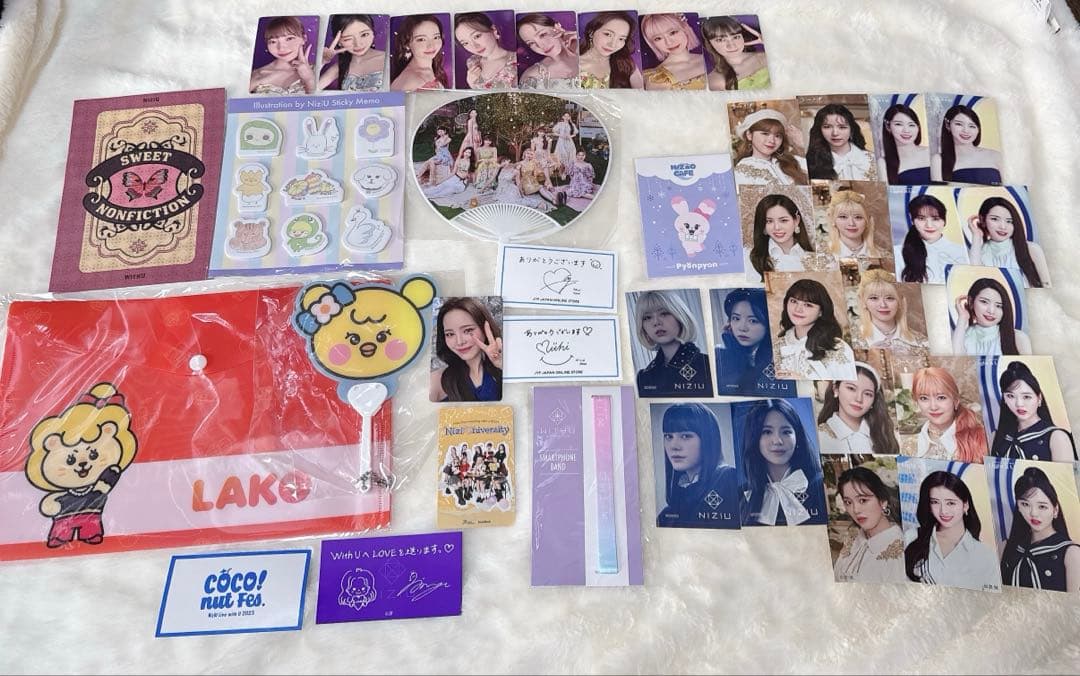 NiziU グッズまとめ売り - メルカリ