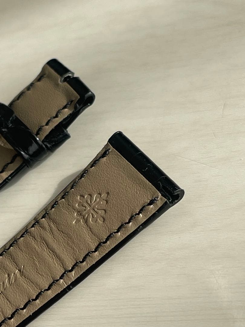 パテックフィリップ ベルト 革　ストラップ　ブラック　艶あり