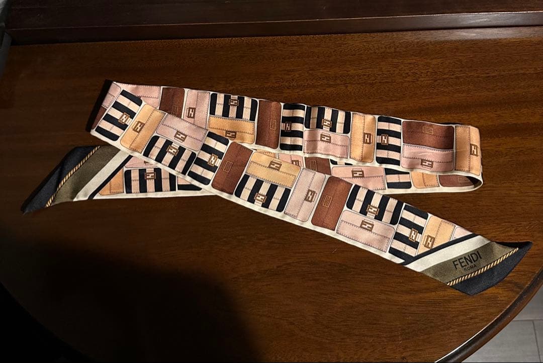 美品FENDI ツイリーシルク